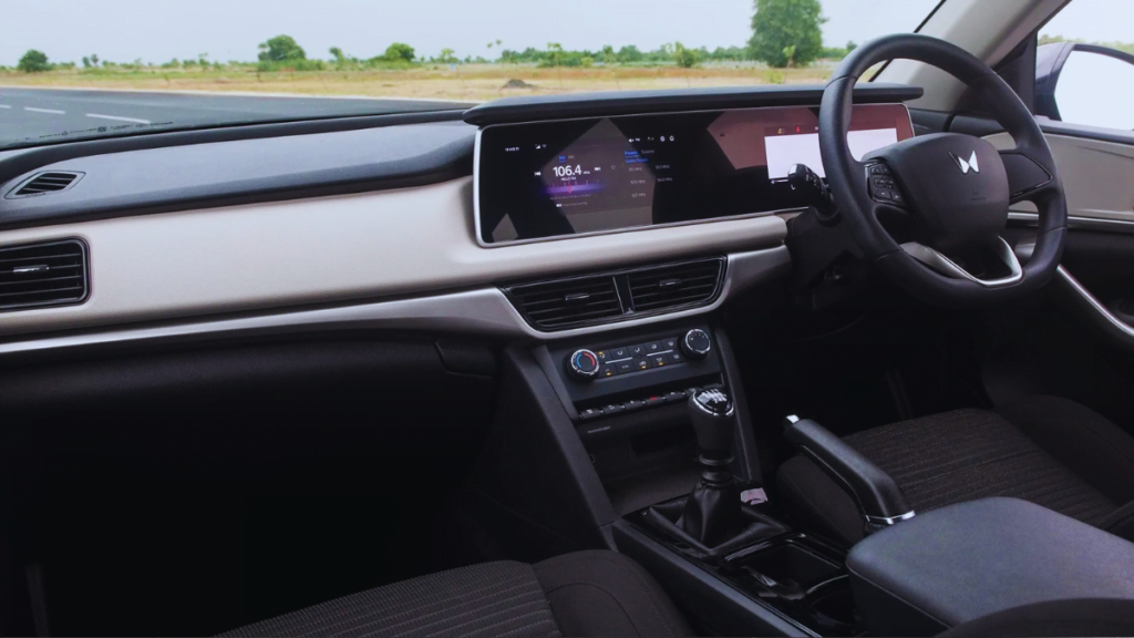 Mahindra xuv700 Car Review