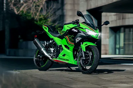 Kawasaki Bikes अब इंडिया में 3 साल की वारंटी के साथ - मोटरसाइकिल शौकीनों के लिए ख़ुशख़बरी!